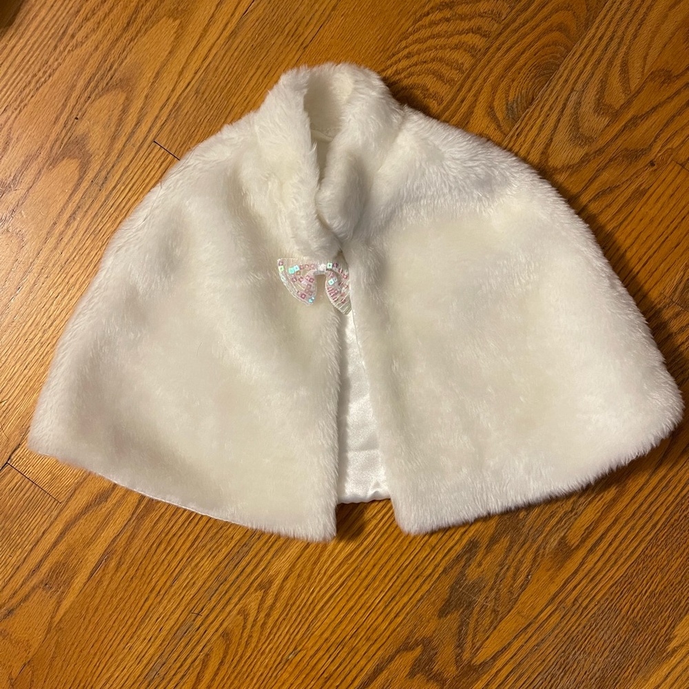 Girls Toby N.Y.C. White Faux Fur Cape, Size 4-6X